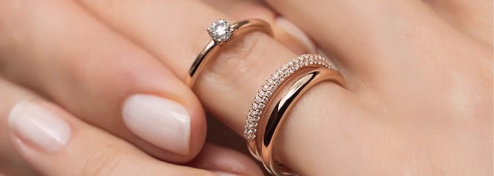 How to wear an eternity ring with a wedding and engagement ring?