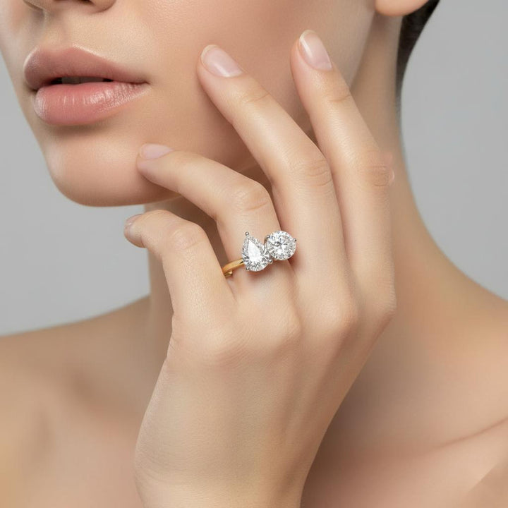 Pear & Round Toi et Moi Engagement ring
