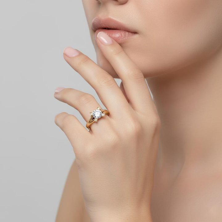 Round Vintage Engagement Ring