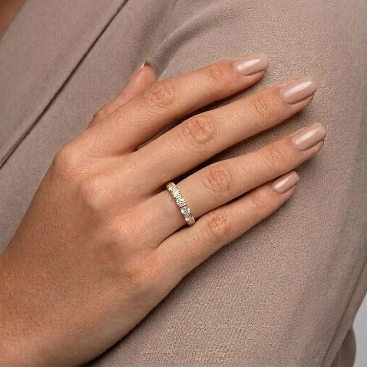 Round 5 Stone Bar Set Wedding Band