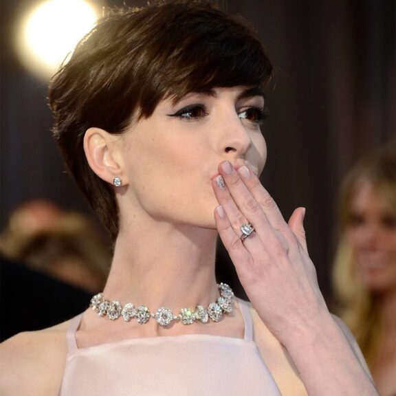 Anne Hathaway engagement ring