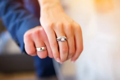 What is the Correct Way to Wear a Wedding Band and Engagement Ring?