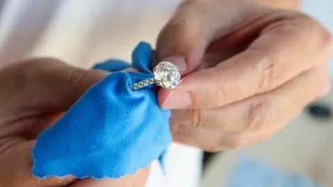 Does Hydrogen Peroxide Damage Diamonds