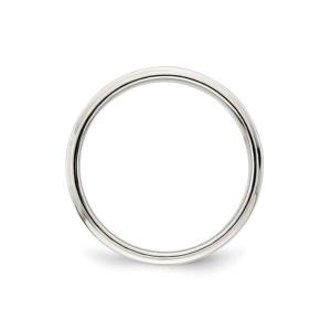 What type of metal does she prefer for her ring?